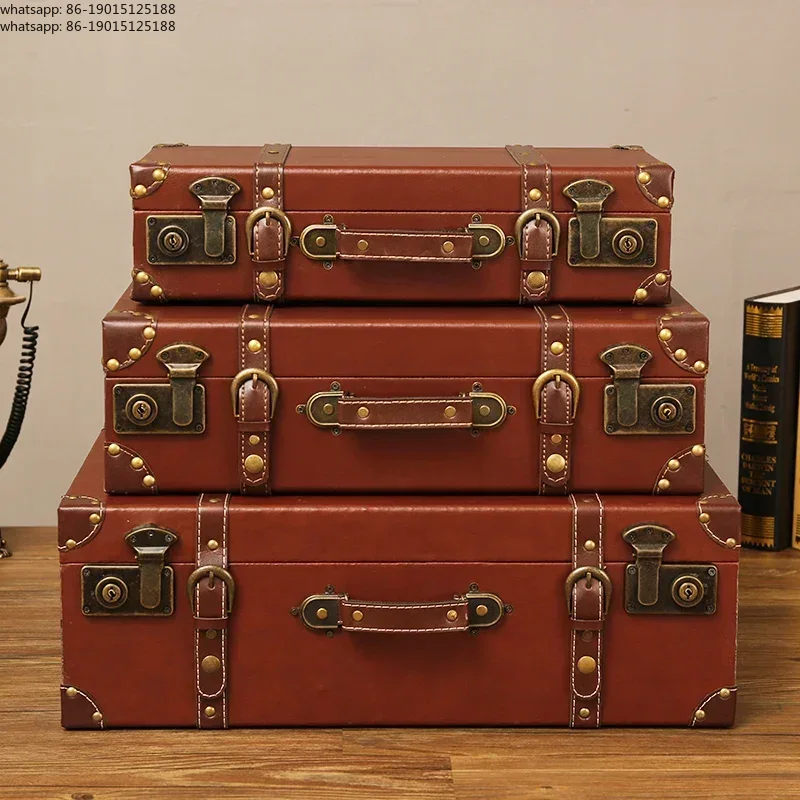 Photography Lighting Style - Retro Leather Case Figurines Light Luxury
